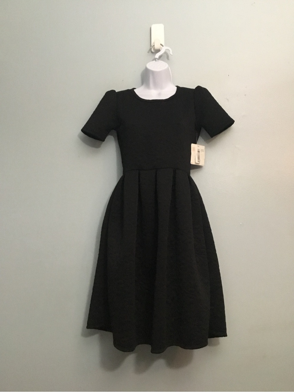 LuLaRoe Black Short Sleeve Fit & Flare Dress Pleated Skirt Size S New